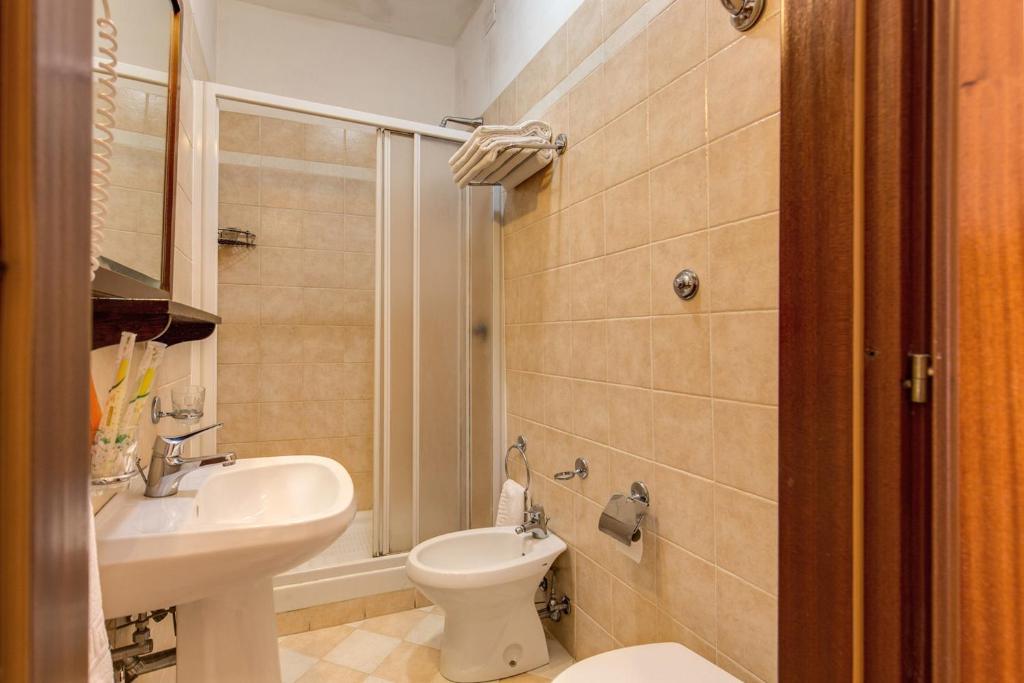 affitta camera New albatros Request checkin Portafortuna Guesth House same Building - image 5