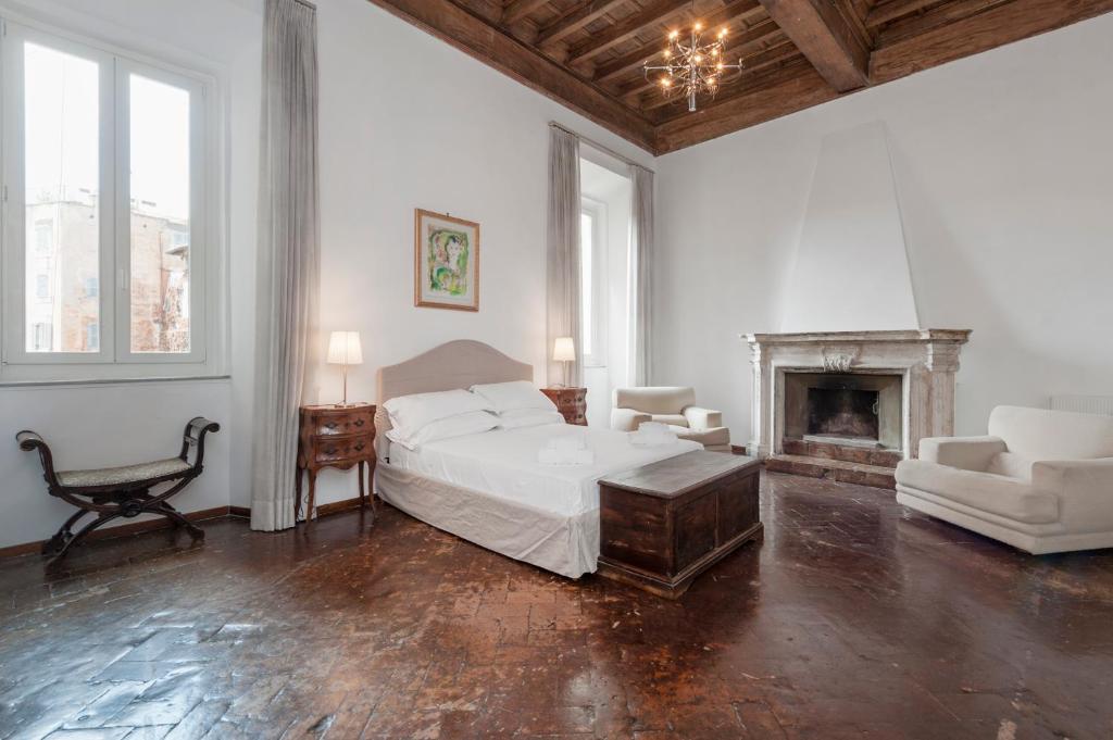 Ancient Palace In Downtown Rome - main image