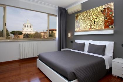 J24 B&B - image 7