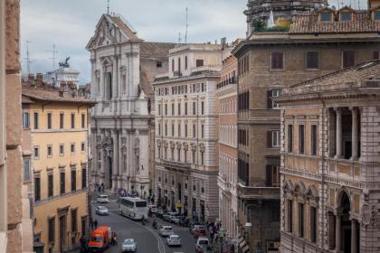 Prestigious Apartment Piazza Navona - image 5