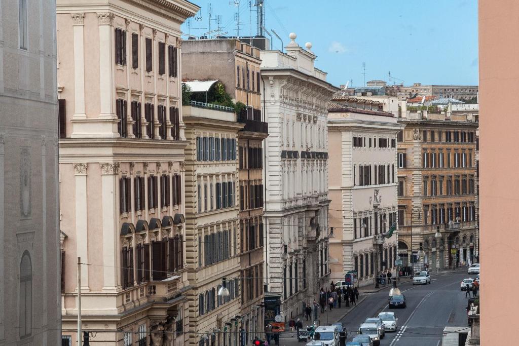 Prestigious Apartment Piazza Navona - image 6