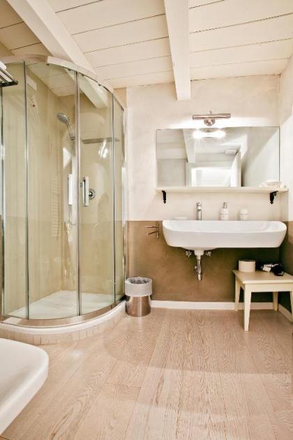 LM Suites Spagna - image 13