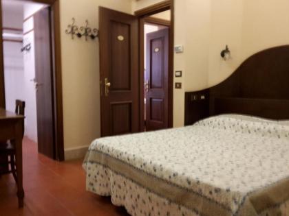 Hotel 4 Coronati - image 9