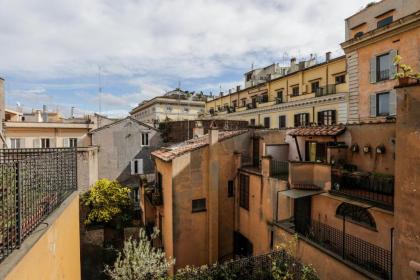 Pantheon Terrace Apartment - image 17