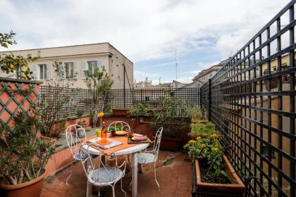 Pantheon Terrace Apartment - image 5