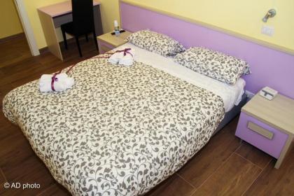 Homesuitehome - image 16