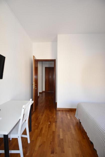 Nice & Warm Rooms - image 13