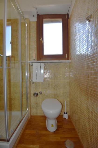 Nice & Warm Rooms - image 9