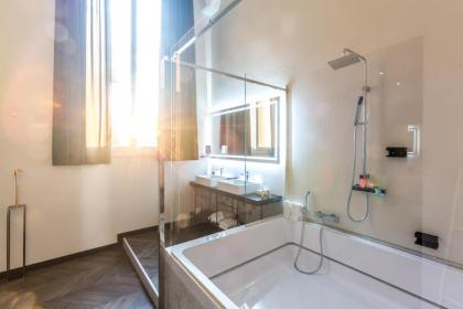 The H'All Tailor Suite Roma - image 17
