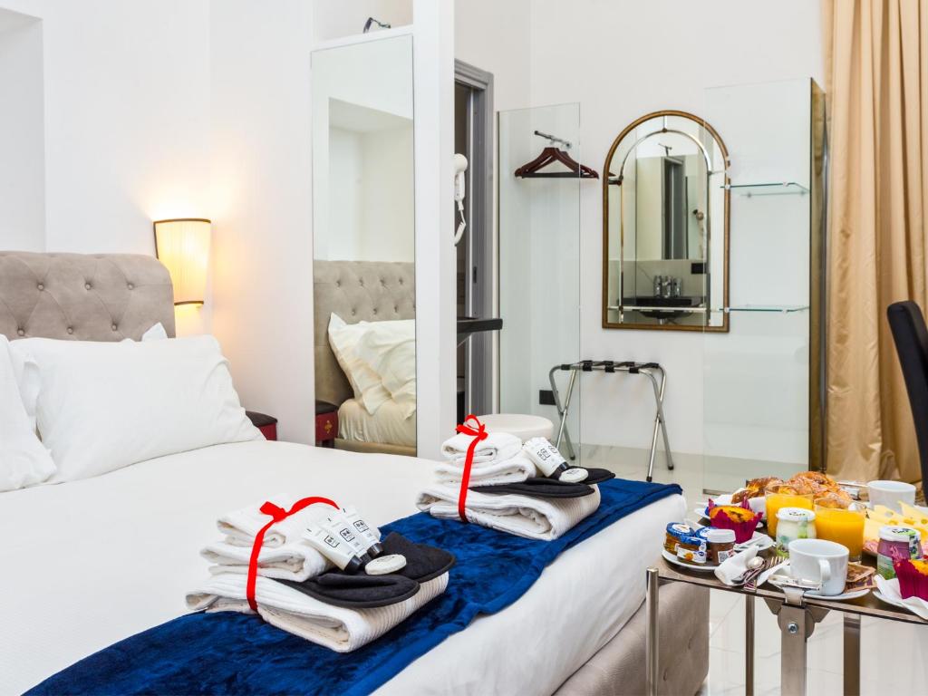 Queen Palace Suites - image 4