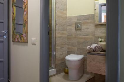 Glorioso Stylish Apartment - image 11