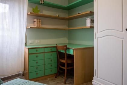 Glorioso Stylish Apartment - image 20