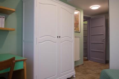 Glorioso Stylish Apartment - image 3