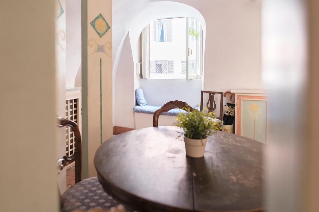 Piazza Colonna Apartment - Charme Homes - main image