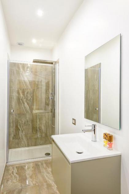 RHS Rienzo Suites - image 7