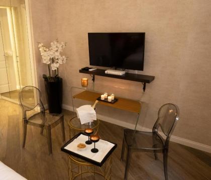 Spagna Boutique - image 17