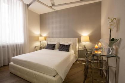 Spagna Boutique - image 9