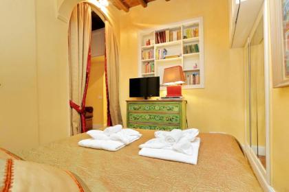 Pantheon charming apartment - image 17