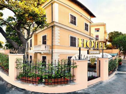 Sourire Hotel - image 2