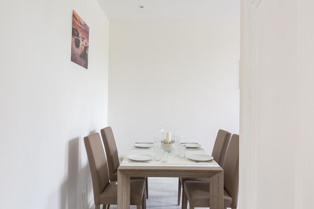 The Imperial Suite - image 7