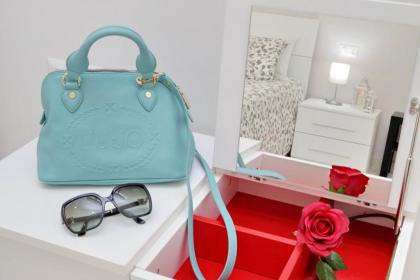 Roman Holiday Charming - image 11
