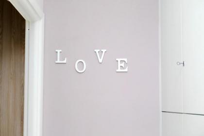 Roman Holiday Charming - image 6