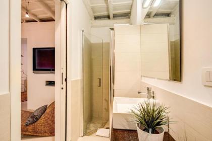 YH Jacuzzi Suite - image 1