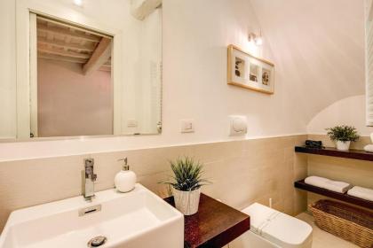 YH Jacuzzi Suite - image 2