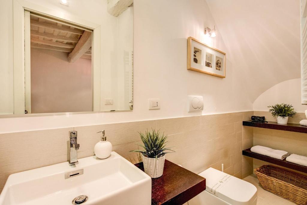YH Jacuzzi Suite - image 2