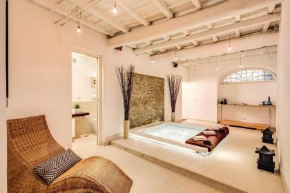YH Jacuzzi Suite - image 6