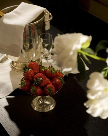 YH Jacuzzi Suite - image 9