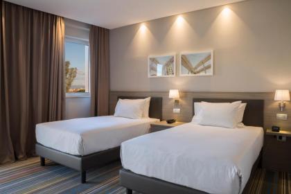 Hampton by Hilton Rome East - image 10