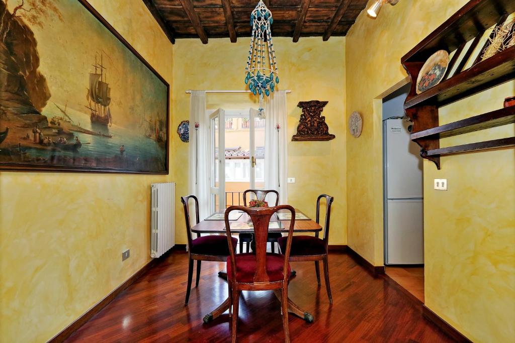 Trevi Comfortable Apartment with Terrace | Romeloft - image 2