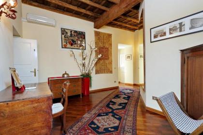 Trevi Comfortable Apartment with Terrace | Romeloft - image 5