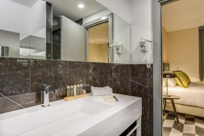 Otivm Hotel - image 9