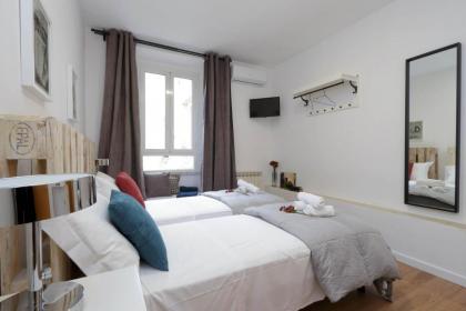 Monti Central Apartment - image 22