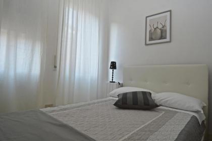 Vatican Corner Family Apartment - image 10