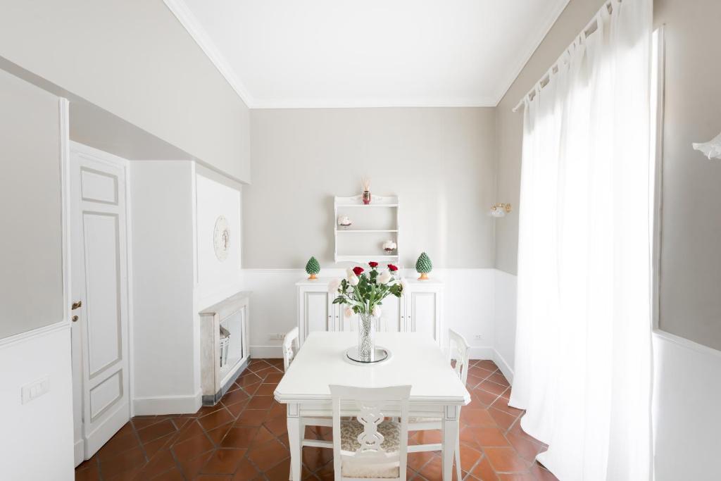 Pantheon Luxury House - image 7