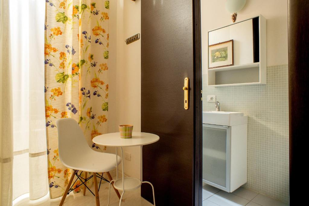 Roma Central Guest House - image 2