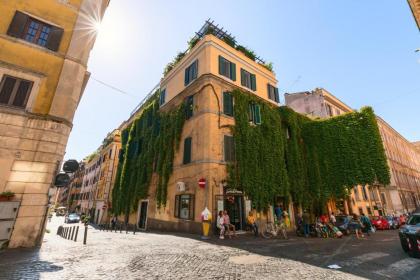 Urbana Apartment Colosseum - image 14