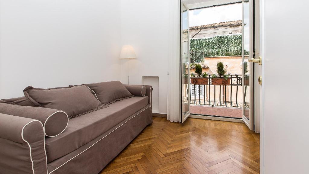 Rental in Rome Colosseo View Luxury - image 5