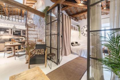 Navona Luxury and Charming Apartment with Terrace - image 10
