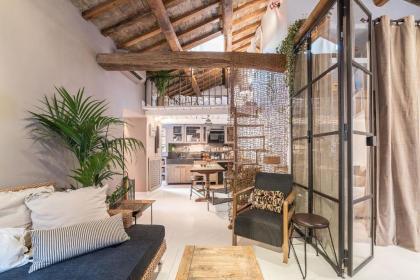 Navona Luxury and Charming Apartment with Terrace - image 17