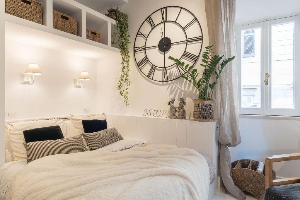 Navona Luxury and Charming Apartment with Terrace - image 3