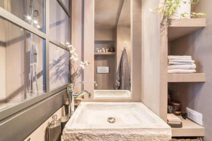 Navona Luxury and Charming Apartment with Terrace - image 5