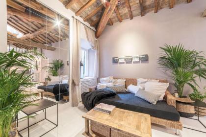 Navona Luxury and Charming Apartment with Terrace - image 9