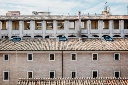 Singer Palace Hotel - image 10