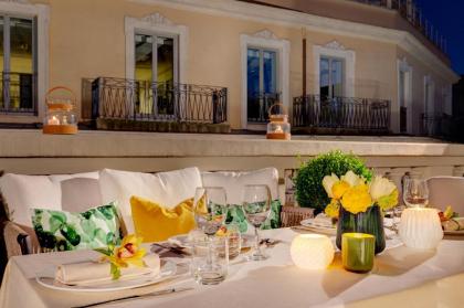 Singer Palace Hotel - image 14