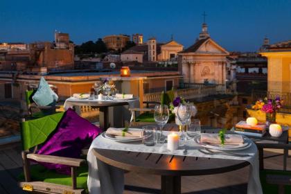 Singer Palace Hotel - image 20