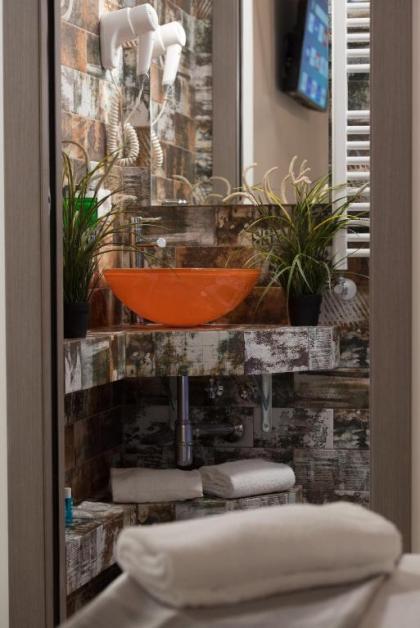 Navona Jacuzzi Rooms - image 11